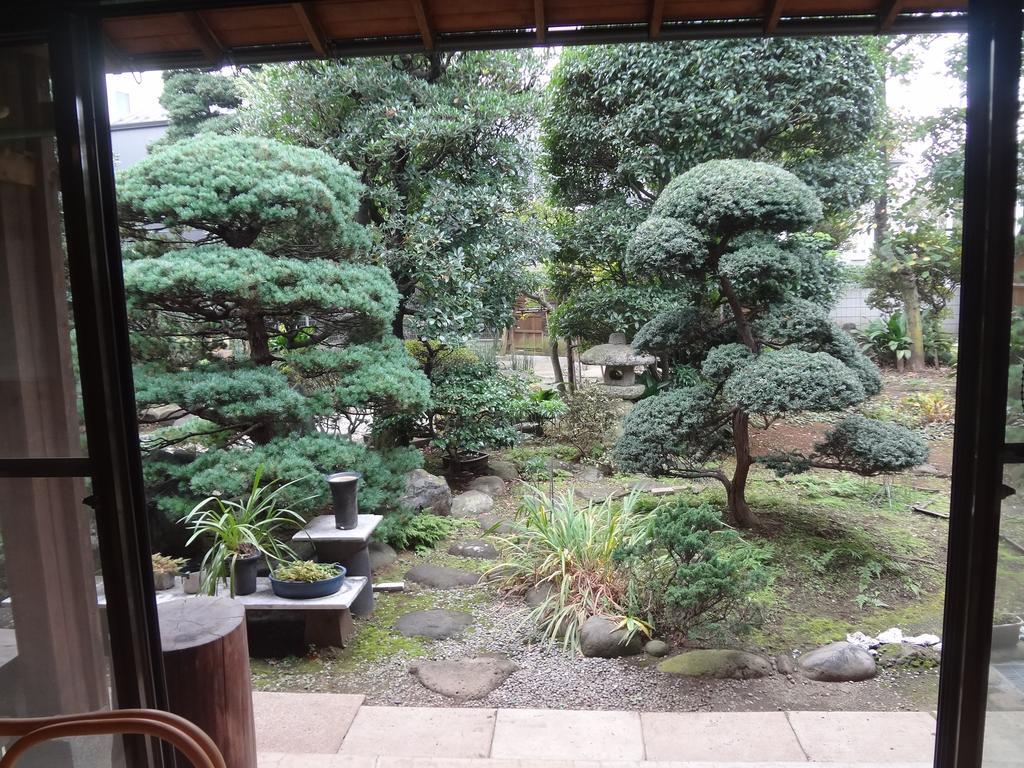 Zimmer im japanischen Stil mit Gartenblick 103