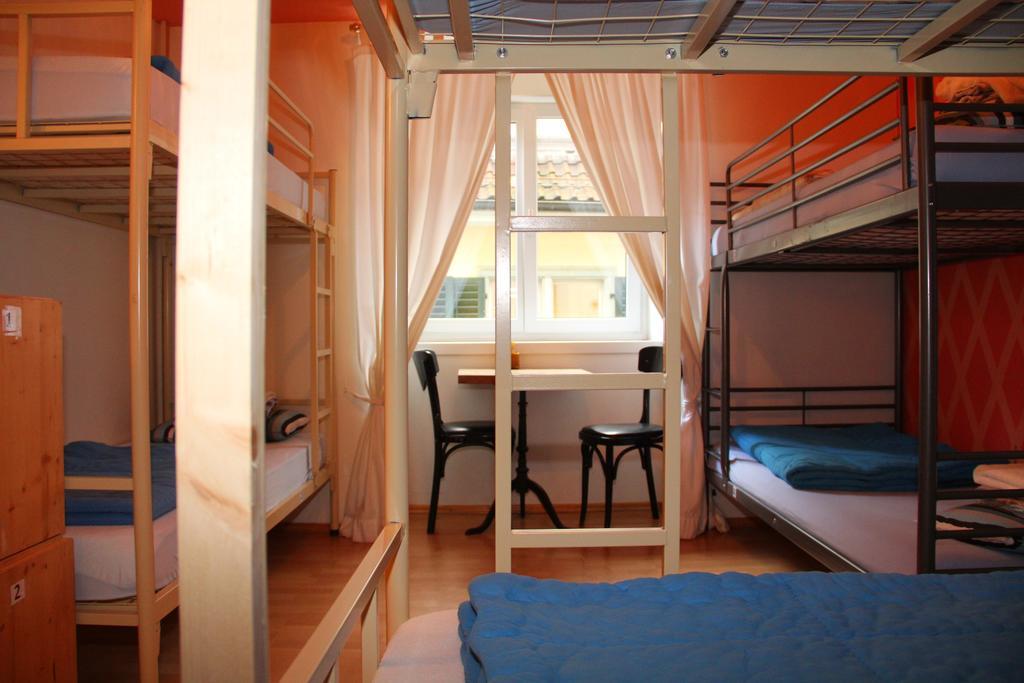Budget Bed in Gemengde Slaapzaal met 6 Bedden