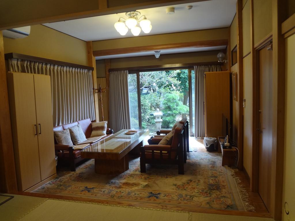 Zimmer im japanischen Stil mit Gartenblick 101