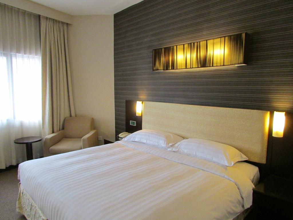 Chambre Lit Queen-Size Communicante