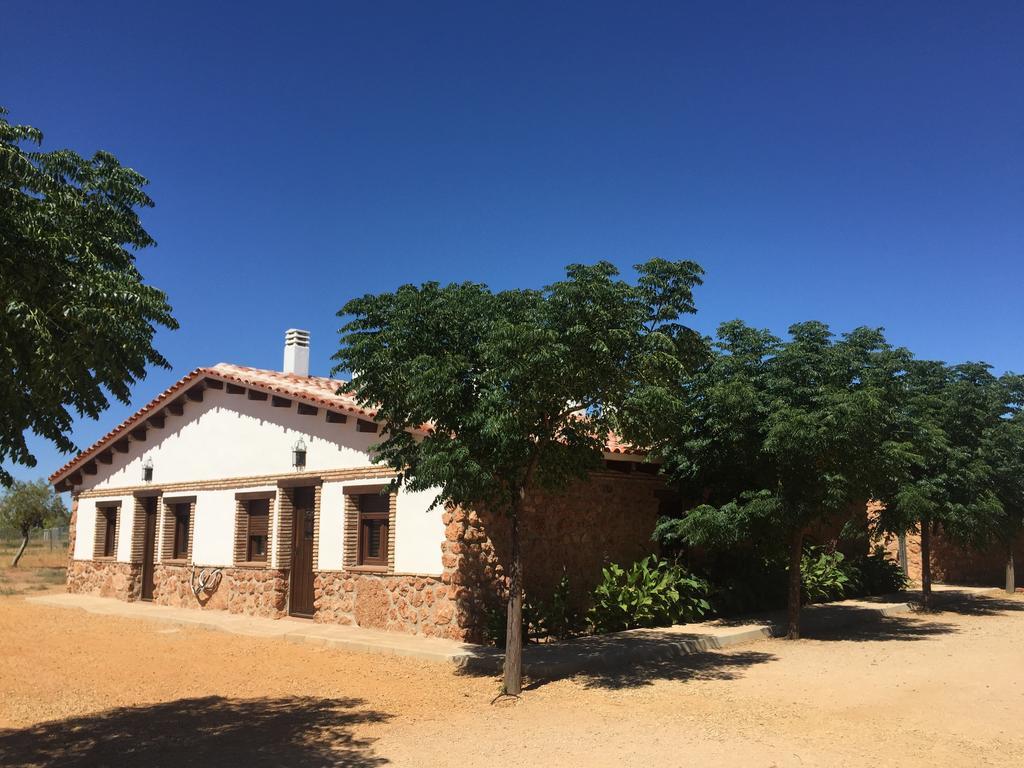 Three-Bedroom House,324368581:JPEG