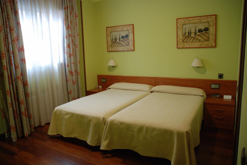 Habitación Doble con cama supletoria (3 adultos)