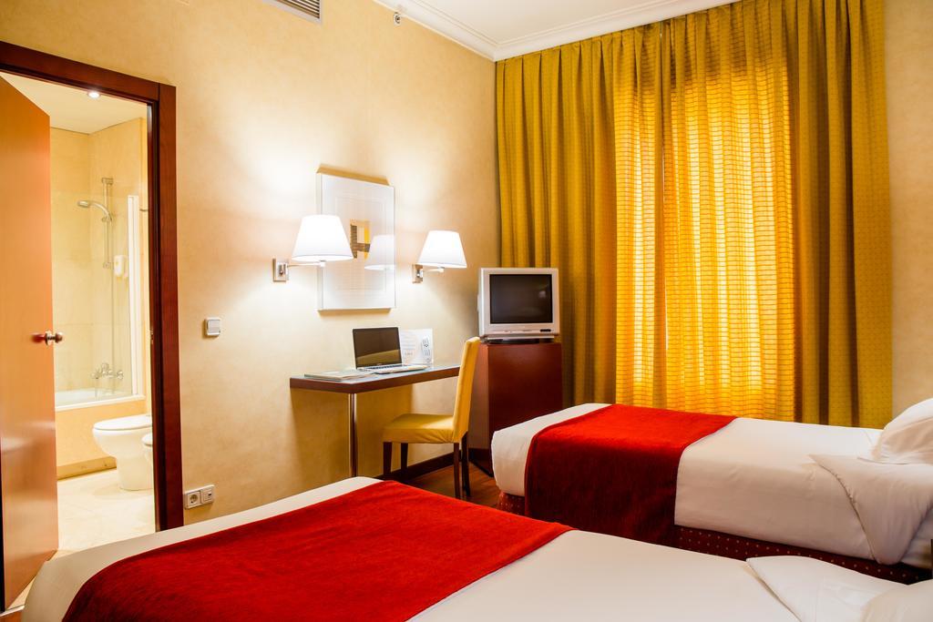 Twin Room,325968988:JPEG