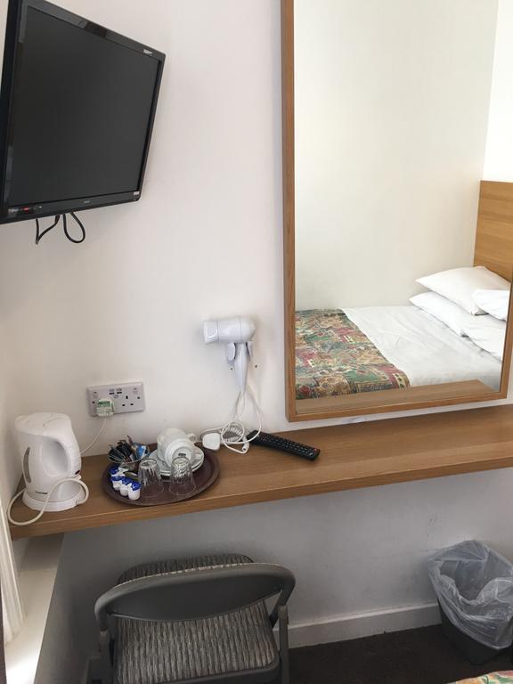 Tweepersoonskamer met Gedeelde Badkamer