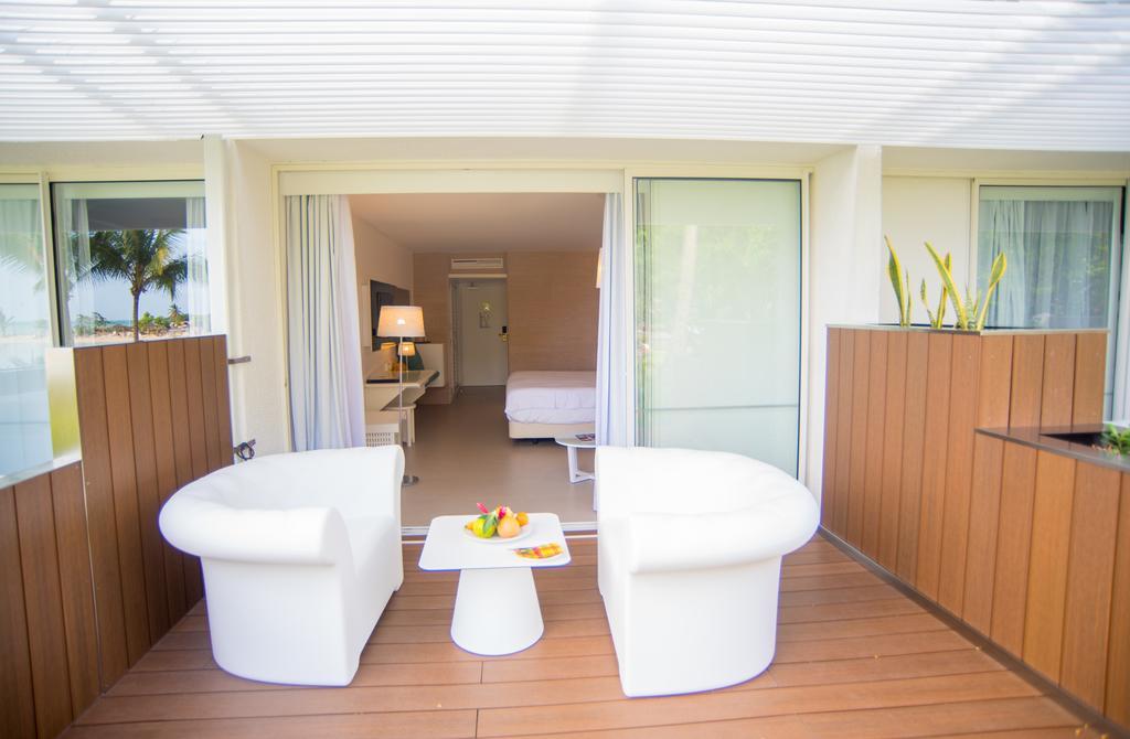 Kamer met 2 Tweepersoonsbedden en Strandterras - Uitzicht op Zee
