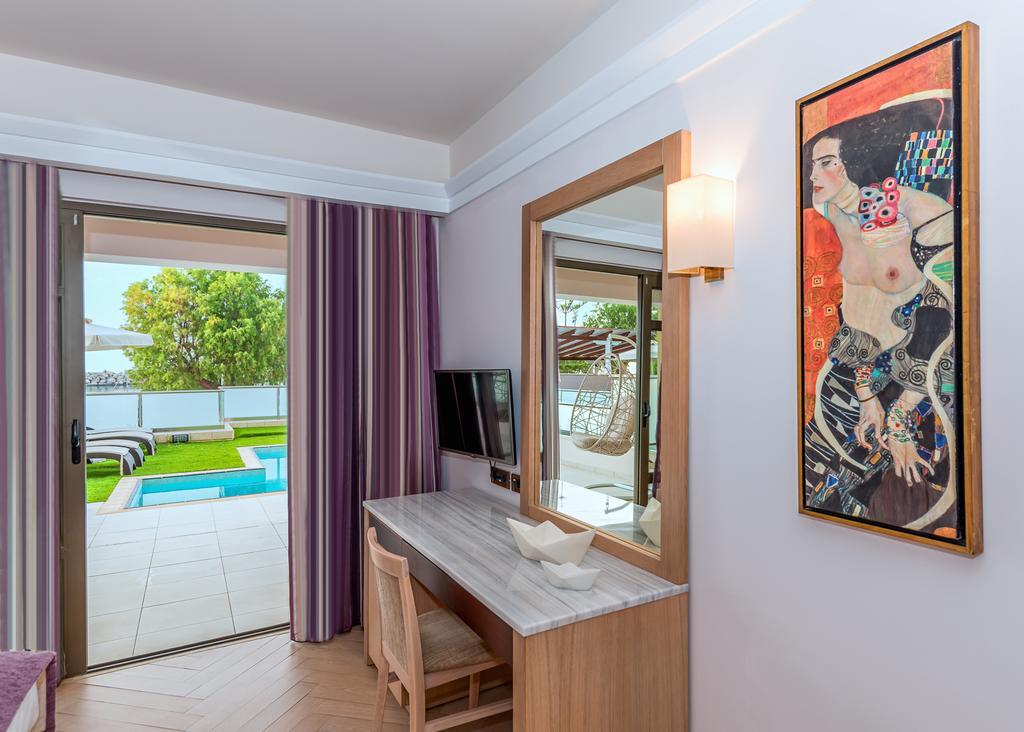 Suite avec Piscine Privée et Vue sur la Mer