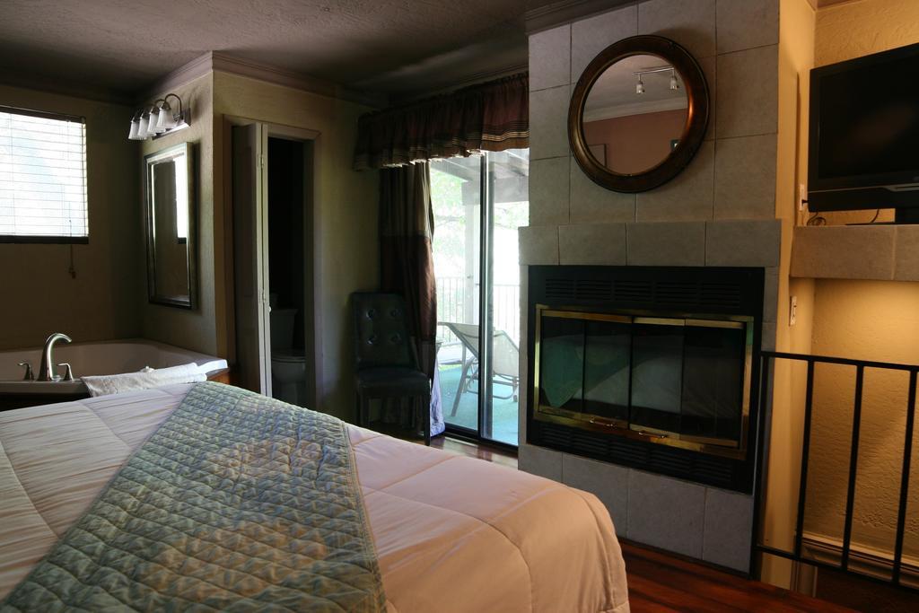 One-Bedroom Bungalow #16,1588161396:JPEG