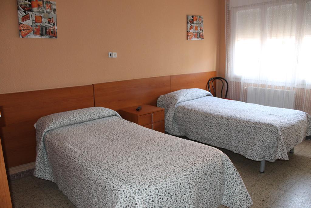 Basic Triple Room,339118264:JPEG