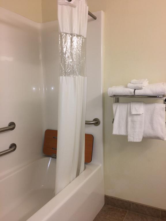 Queen Room - Disability Access/Non-Smoking