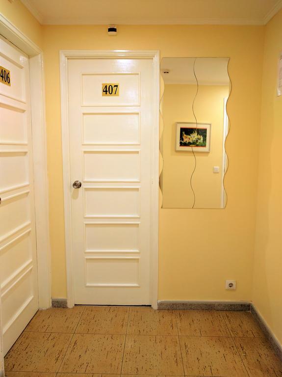 Quarto Individual Standard com Banheiro Compartilhado