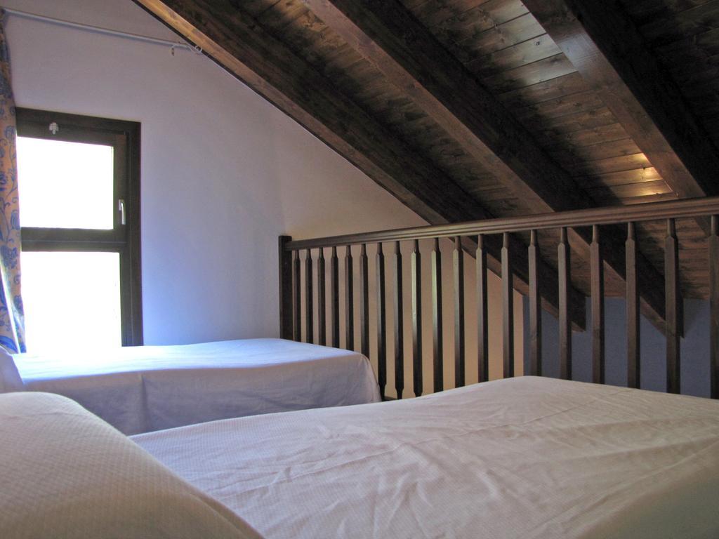 Habitación Familiar con vistas a la montaña (2 adultos + 2 niños)