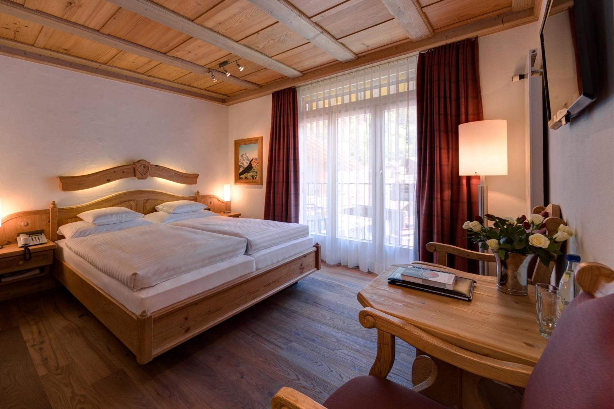 Superior Doppelzimmer mit Balkon und Bergblick