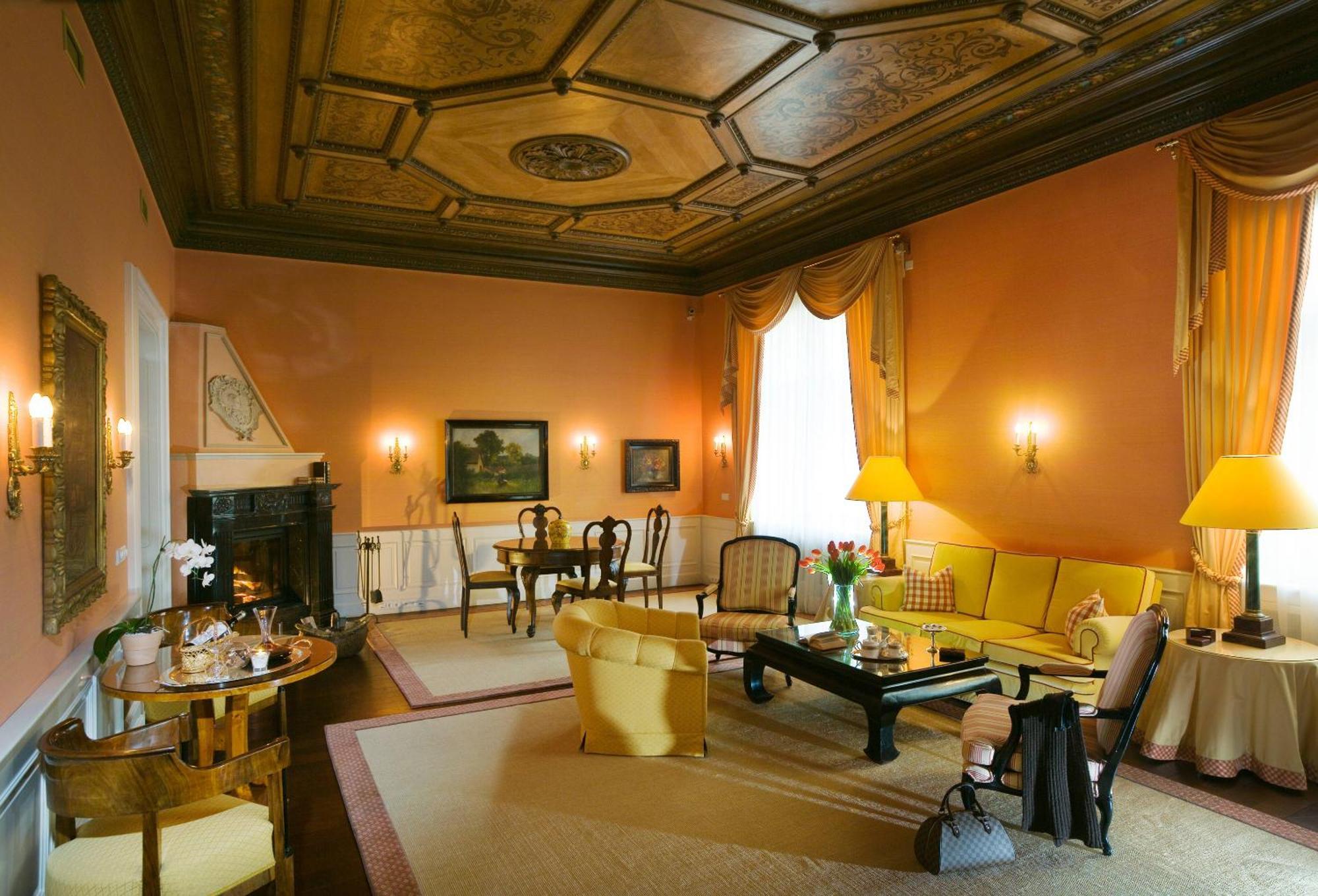 Luxe Suite
