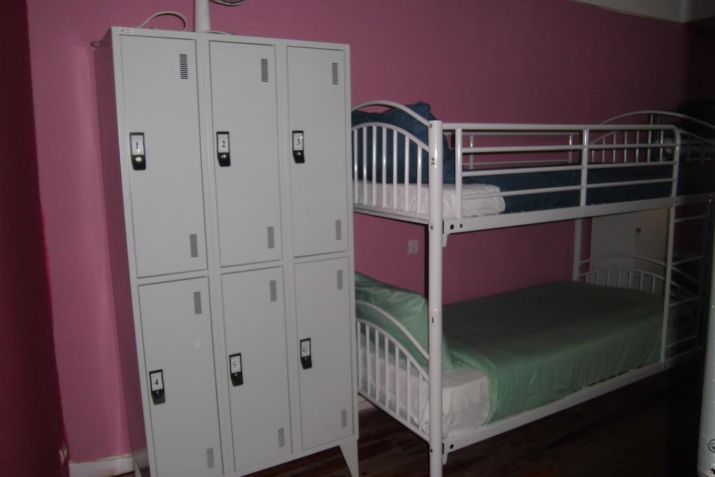 Bed 8-Bed Female Dormitory Room Private Bathroom