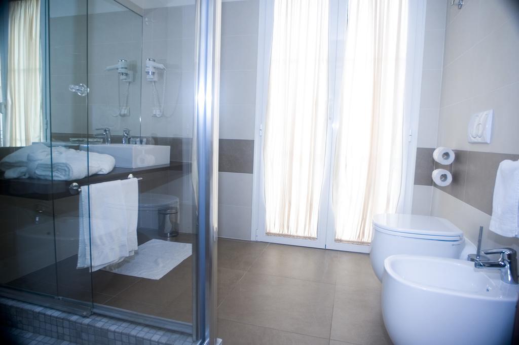 Deluxe Doppel-/Zweibettzimmer mit Balkon