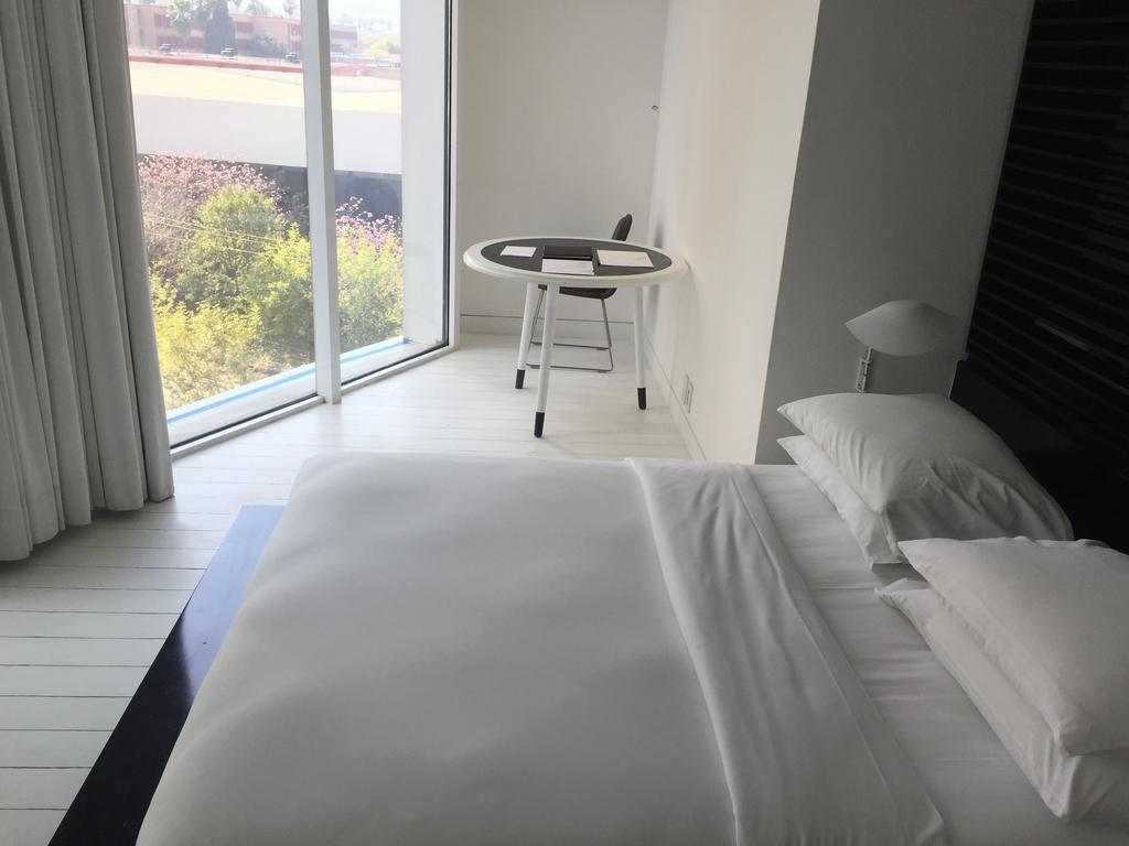 Corner Queen Room