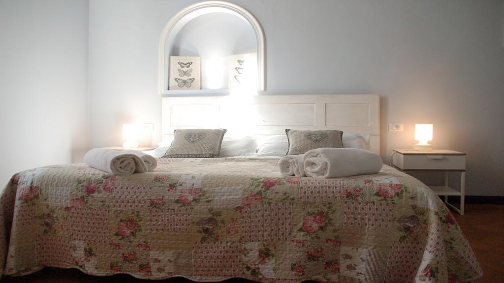 Camera Matrimoniale/Doppia con Letti Singoli con Bagno Privato Esterno
