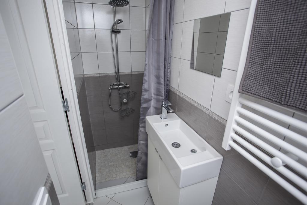 Chambre Double ou Lits Jumeaux avec Salle de Bains Privative