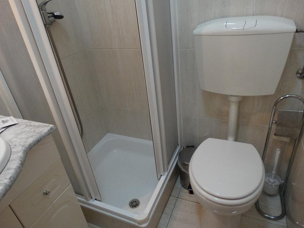 Quarto com 2 Camas de Solteiro