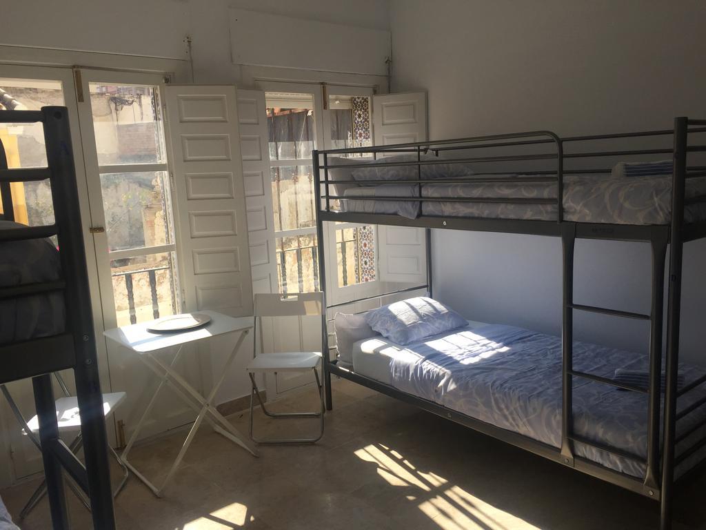 Bed in een Gemengde Slaapzaal met 6 Bedden