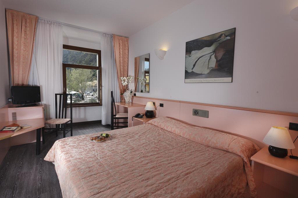 Dreibettzimmer mit Seeblick