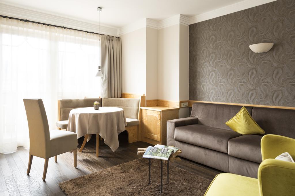Deluxe Suite,398258760:JPEG