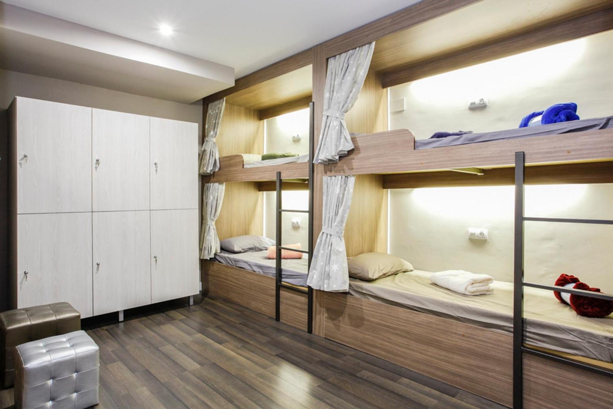 Cama individual en habitación compartida