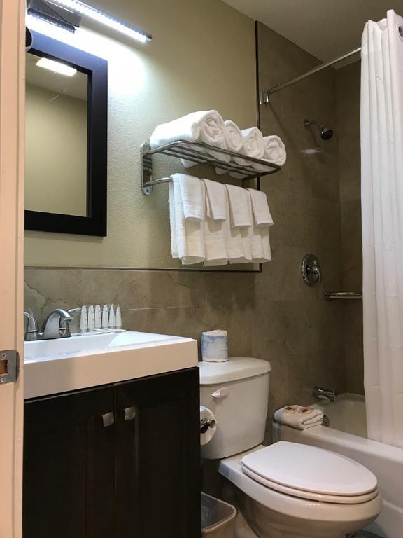 Queen Suite,683919762:JPEG