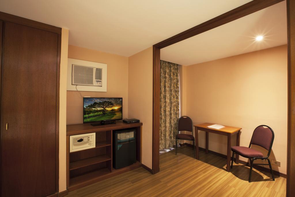 Quarto com 2 Camas de Solteiro