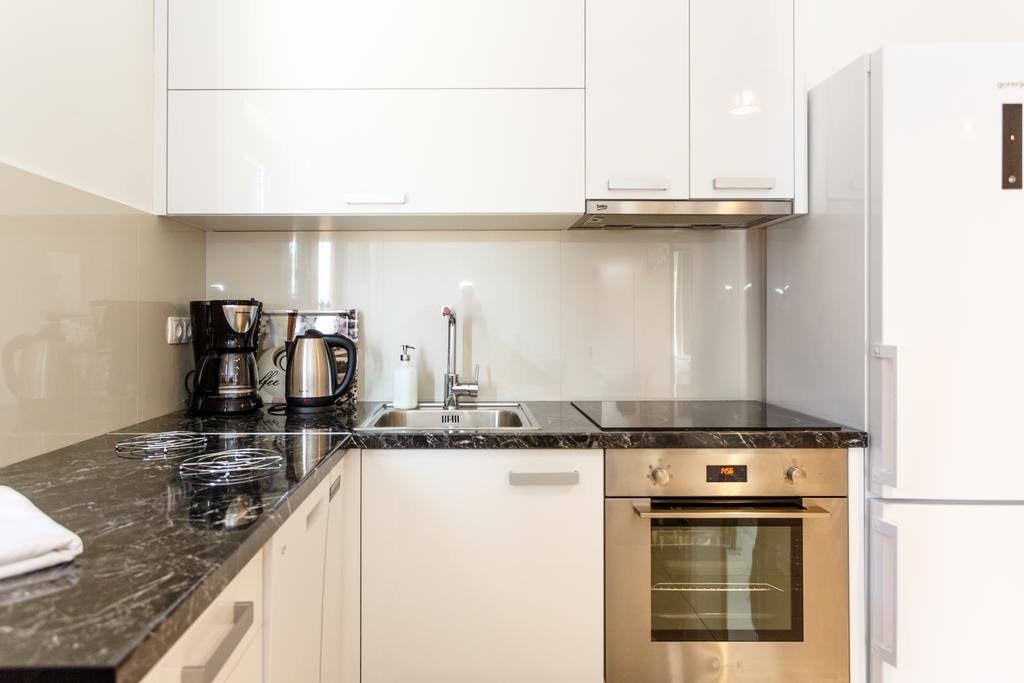One-Bedroom Apartment Balcony,403225950:JPEG