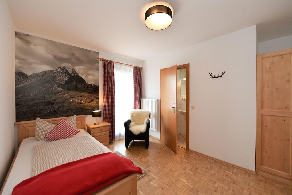 Einzelzimmer mit Balkon