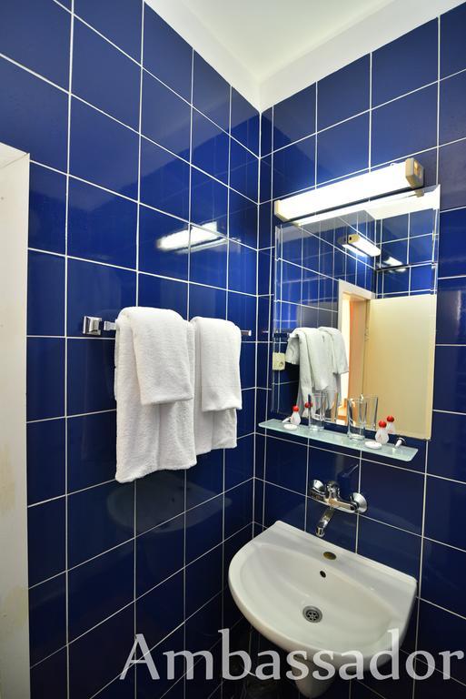 Zweibettzimmer mit Balkon