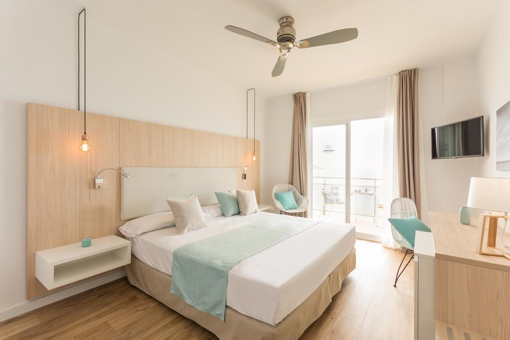 Doppelzimmer mit Zustellbett und Meerblick