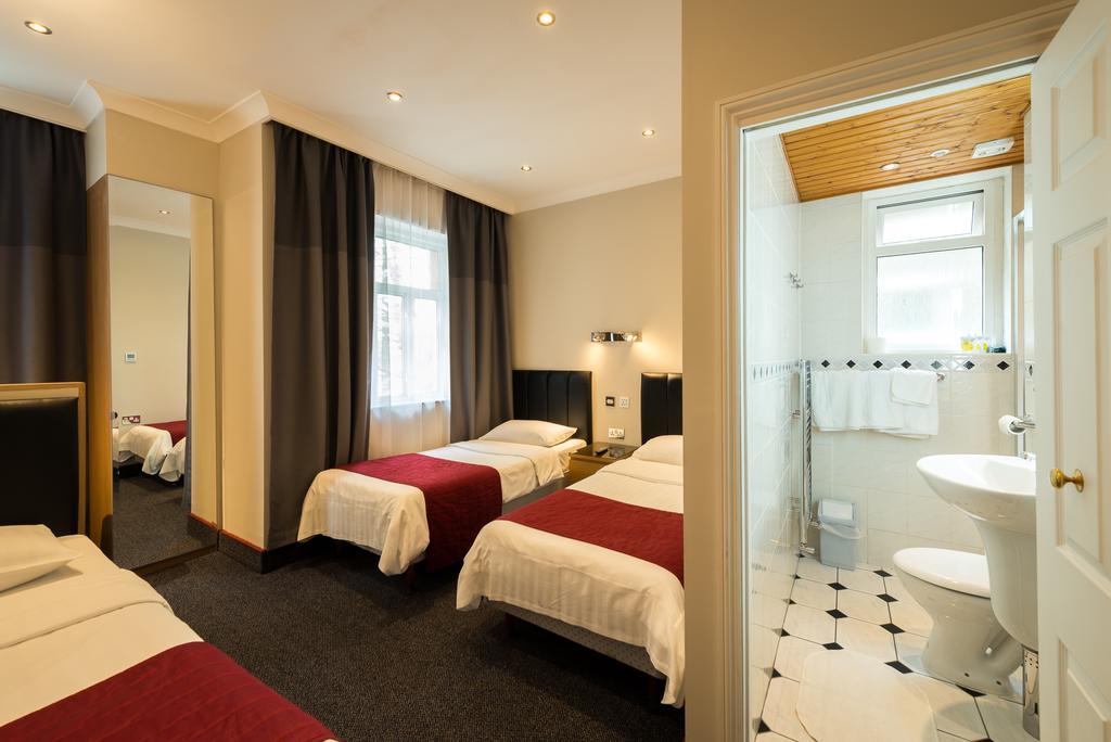 Chambre Triple avec Salle de Bains Privative