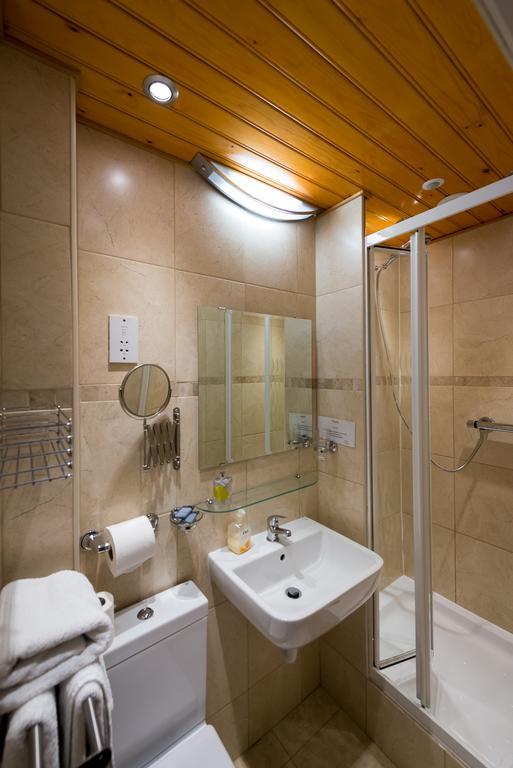 Chambre Double avec Salle de Bains Privative et Lit d’Appoint