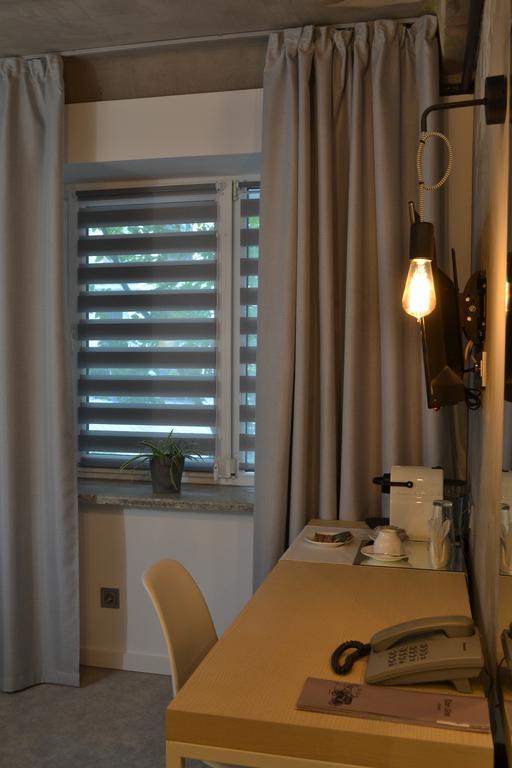 Small Single Room,415810668:JPEG