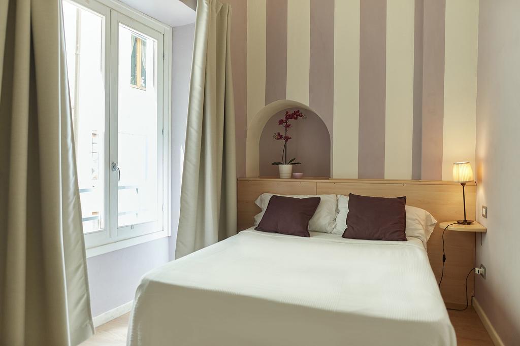 Tweepersoonskamer met een Eigen Externe Badkamer