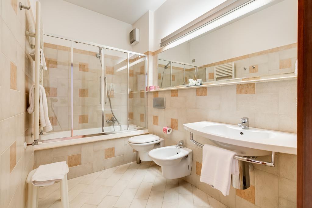 Deluxe Quadruple Room,422389698:JPEG