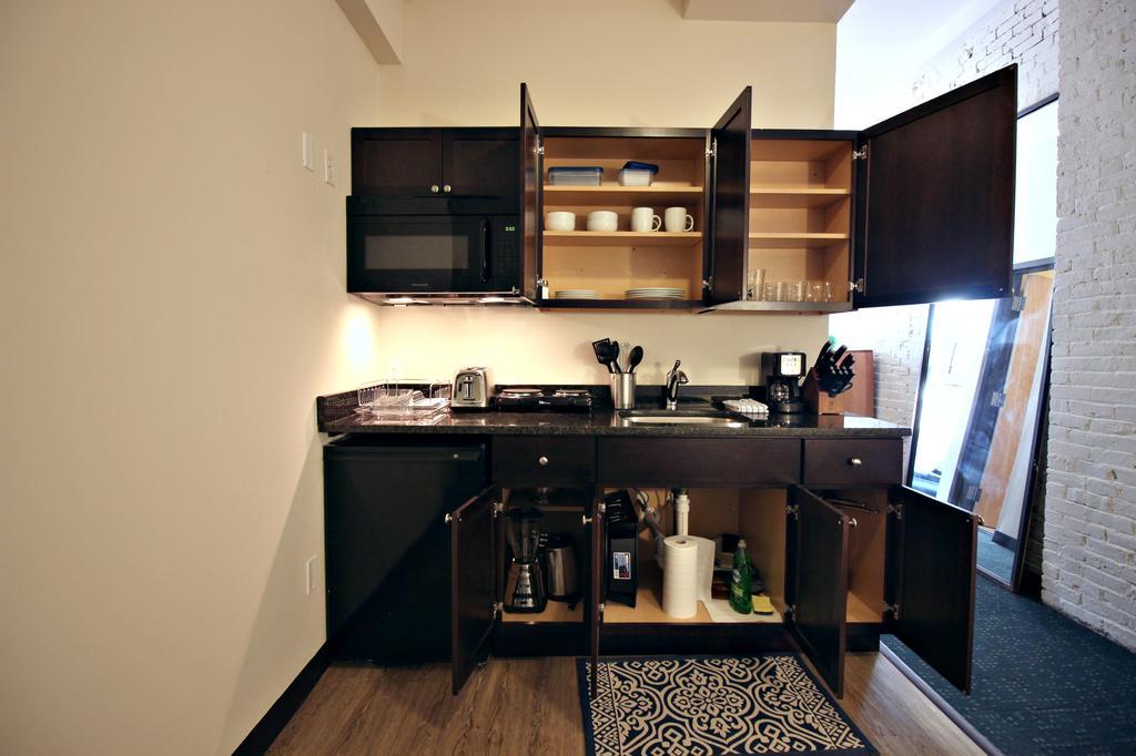 Deluxe Studio