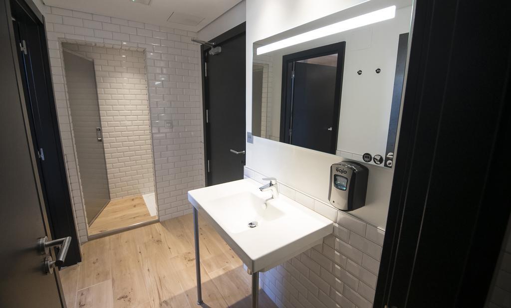 Chambre Lits Jumeaux avec Salle de Bains Commune