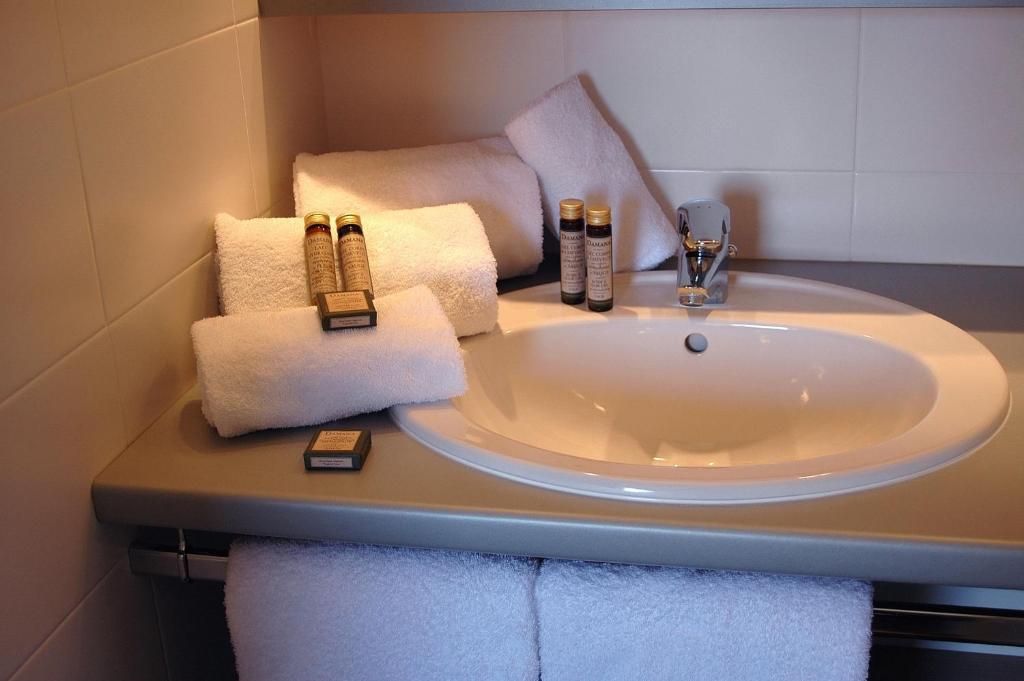One-Bedroom Apartment with swimming pool access