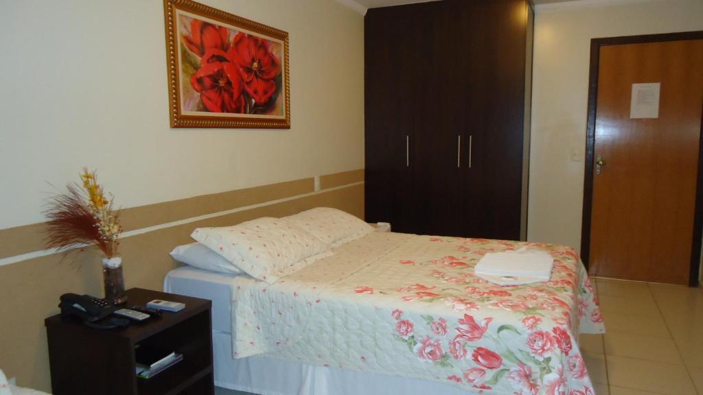 Quarto com Cama de Casal ou 2 de Solteiro
