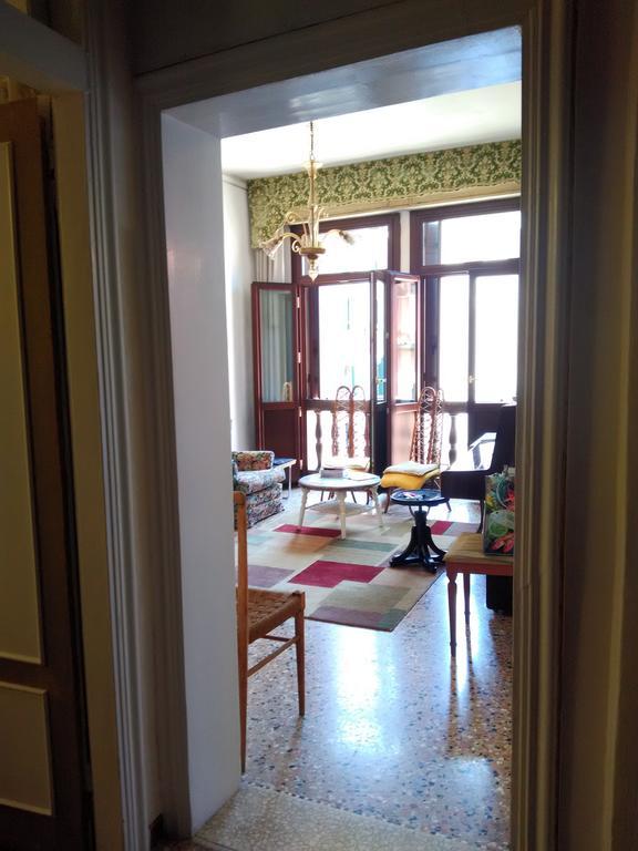Eenpersoonskamer met Gedeelde Badkamer