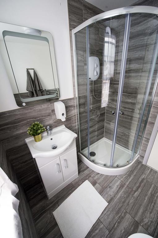 Habitación Doble con baño compartido 8