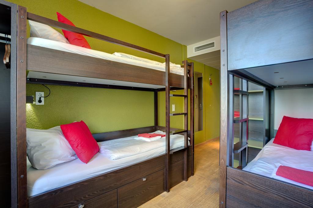 Cama em Dormitório Misto com 4 Camas