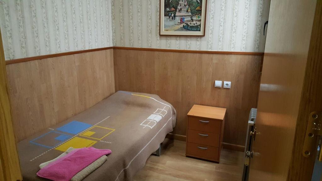 Eenpersoonskamer met Eigen Badkamer - Geen Uitzicht
