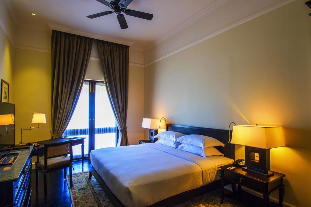 Signature Suites with Cocktails daily from 5:30 PM to 7:30 PM