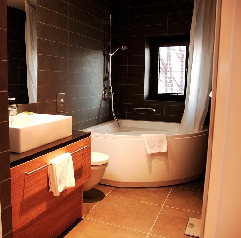 One-Bedroom Premier Apartment,1774451660:JPEG