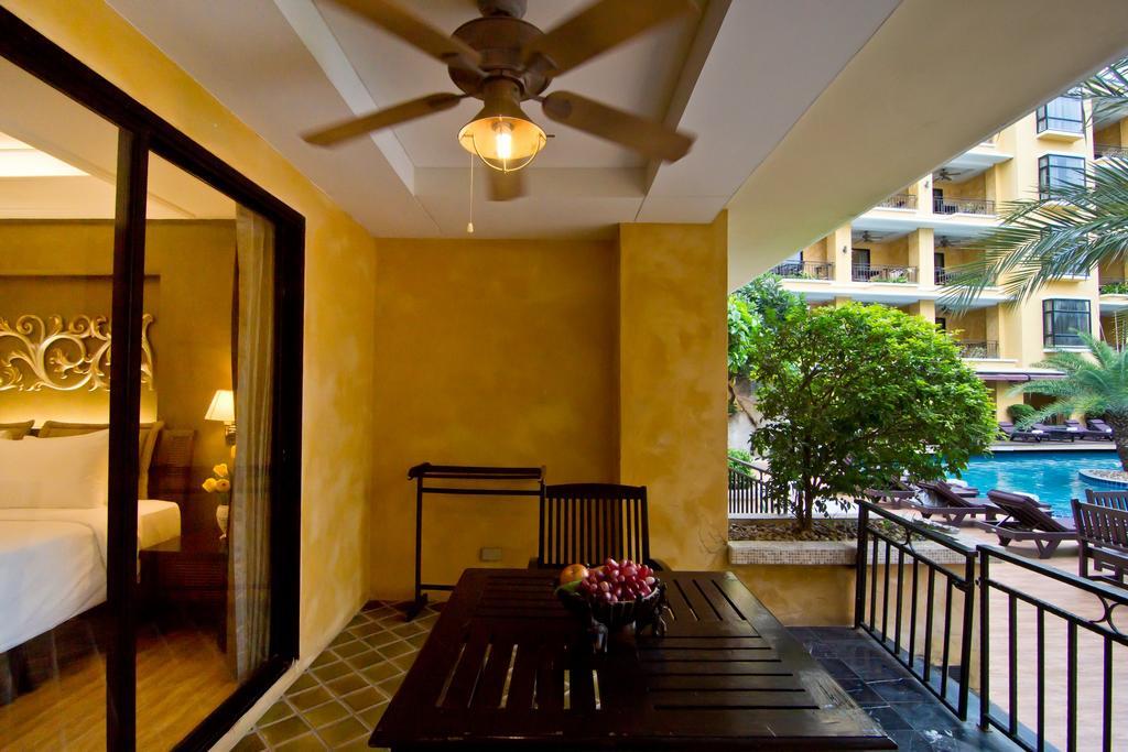 Chambre Double de Luxe avec Accès Piscine