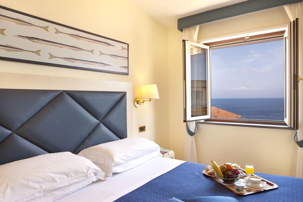Quarto Duplo Superior com Vista do Mar